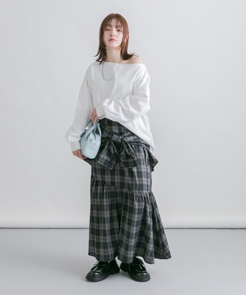 KBF(ケイビーエフ)の「オフショルダーロゴスウェット(スウェット・レディース・ピンク/オフホワイト/グレー・ONE)」の8枚目の写真