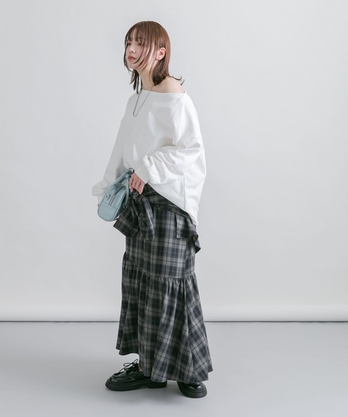 KBF(ケイビーエフ)の「オフショルダーロゴスウェット(スウェット・レディース・ピンク/オフホワイト/グレー・ONE)」の9枚目の写真