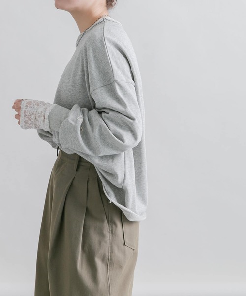 KBF(ケイビーエフ)の「オフショルダーロゴスウェット(スウェット・レディース・ピンク/オフホワイト/グレー・ONE)」の13枚目の写真