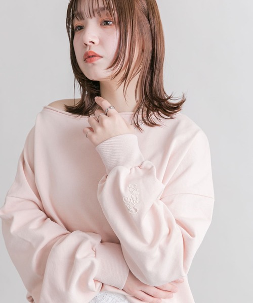 KBF(ケイビーエフ)の「オフショルダーロゴスウェット(スウェット・レディース・ピンク/オフホワイト/グレー・ONE)」の18枚目の写真