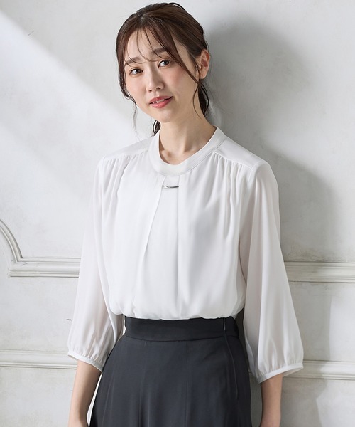 Honeys(ハニーズ)の「アクセ付7分袖ボウタイブラウス(シャツ/ブラウス・レディース・ピンク/ホワイト/ライトグレー/ネイビー/ホワイト×ブラック・3L/L/LL/M/S)」の9枚目の写真