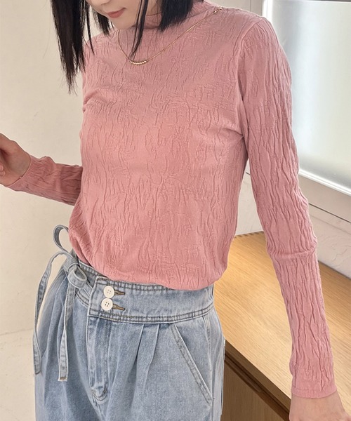 STYLEBLOCK(スタイルブロック)の「フェイクネックレス付きジャガードボトルネックニットトップス(ニット/セーター・レディース・ライトブルー/ブラック/ライトピンク/アイボリー・FREE)」の4枚目の写真