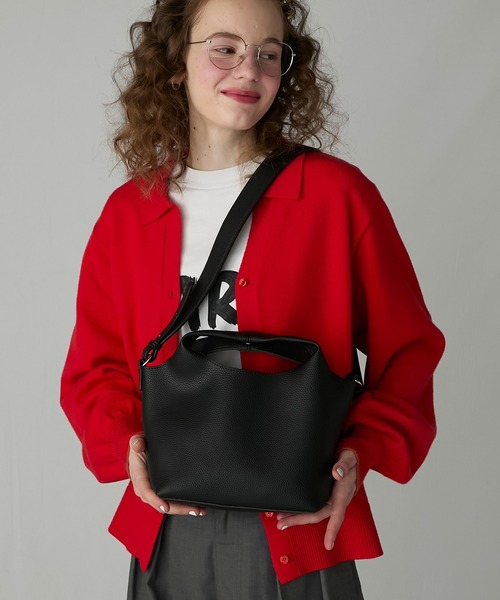 BONLECILL Marche(ボンルシールマルシェ)の「【BONLECILL Marche】《ポーチ付き》2wayソフトマルシェハンドバッグ/ショルダーバッグ(ハンドバッグ・レディース・ブラック/キャメル・FREE)」の3枚目の写真