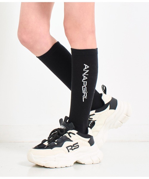 ANAP GiRL(アナップガール)の「ロゴハイソックス(抗菌防臭加工)(ソックス/靴下・キッズ・ホワイト/ブラック・FREE)」の2枚目の写真
