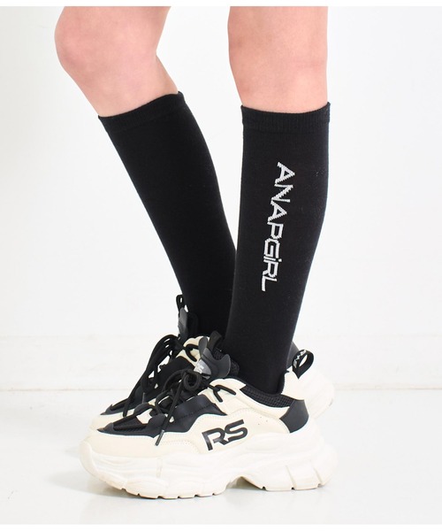 ANAP GiRL(アナップガール)の「ロゴハイソックス(抗菌防臭加工)(ソックス/靴下・キッズ・ホワイト/ブラック・FREE)」の7枚目の写真