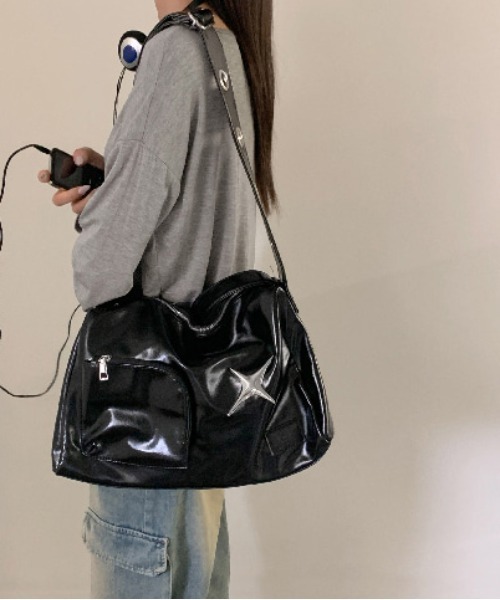 gossip!ロサンゼルス(ゴシップロサンゼルス)の「Y2K 大容量バッグ 2WAYスクエアバッグ/ 【A4サイズ収納可能】《通勤・通学に!》(ショルダーバッグ・レディース・シルバー/ブラック・FREE)」の7枚目の写真