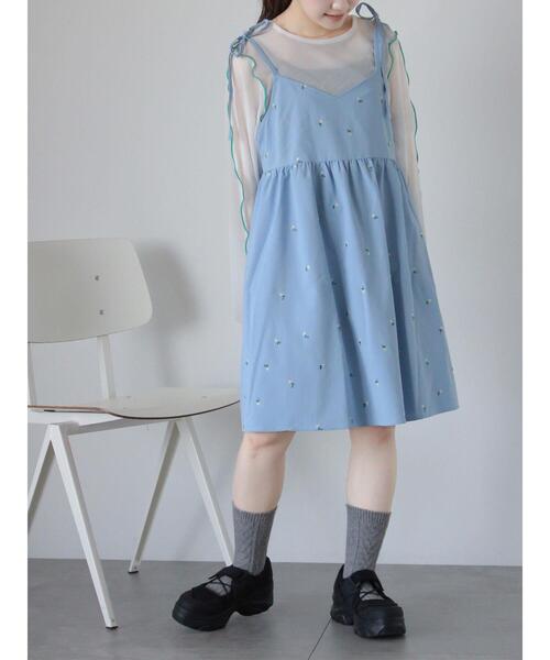 ehka sopo（エヘカソポ）の「花刺繍キャミワンピース（ワンピース・レディース・キナリ/サックスブルー/ブラック・F）」の2枚目の写真