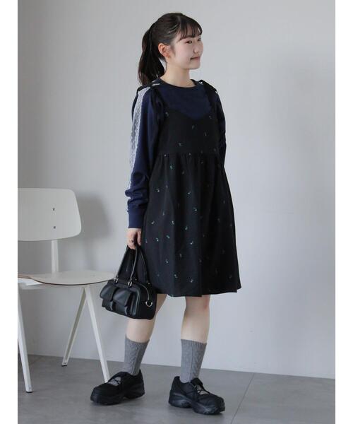 ehka sopo（エヘカソポ）の「花刺繍キャミワンピース（ワンピース・レディース・キナリ/サックスブルー/ブラック・F）」の4枚目の写真