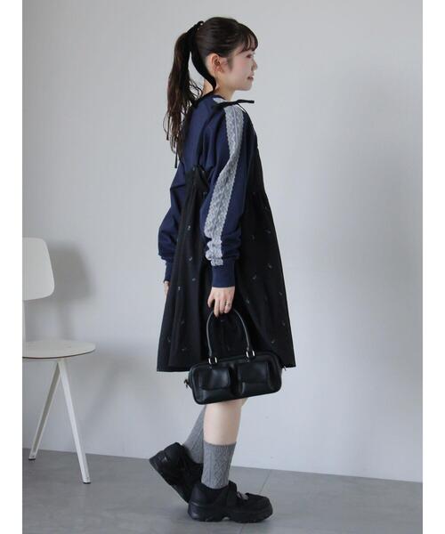 ehka sopo（エヘカソポ）の「花刺繍キャミワンピース（ワンピース・レディース・キナリ/サックスブルー/ブラック・F）」の6枚目の写真