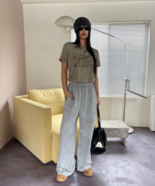 ADDITION STORE（アディションストア）の「【着丈が調節出来るクロップドT】両サイドがドローコードでクシュクシュかわいい / サイド ドロスト クロップド ロゴプリント 半袖Tシャツ / y2k（Tシャツ/カットソー・レディース・カーキ/ライトグレー/ダークグレー/ベージュ・FREE）」の19枚目の写真