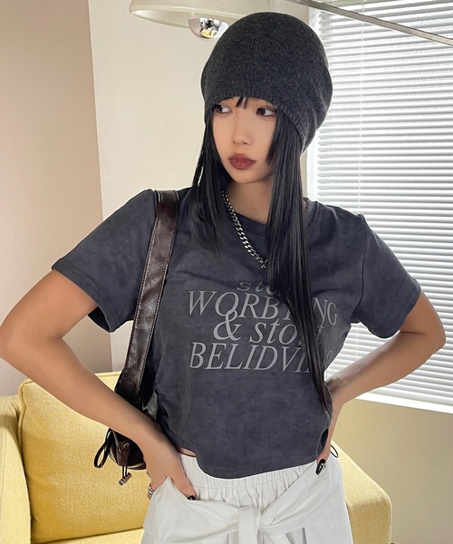 ADDITION STORE（アディションストア）の「【着丈が調節出来るクロップドT】両サイドがドローコードでクシュクシュかわいい / サイド ドロスト クロップド ロゴプリント 半袖Tシャツ / y2k（Tシャツ/カットソー・レディース・カーキ/ライトグレー/ダークグレー/ベージュ・FREE）」の10枚目の写真