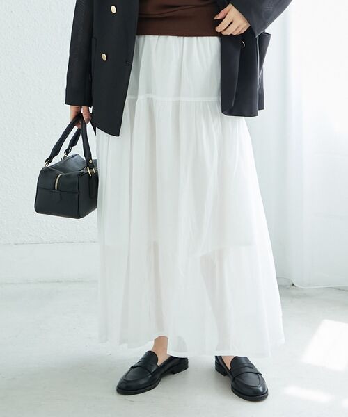 le.coeur blanc（ルクールブラン）の「《WEB限定アイテム》ローンギャザーティアードスカート（スカート・レディース・ブラック/グレー/カーキオリーブ/オフホワイト・38）」の2枚目の写真