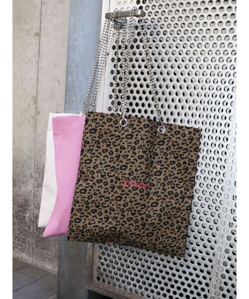 jouetie（ジュエティ）の「【再入荷】jouetieチェーントートバッグ A4サイズ（トートバッグ・レディース・アイボリー/ブラック/カーキ/ブルー/ピンク/ブラウン/その他1/その他2・FREE）」の3枚目の写真