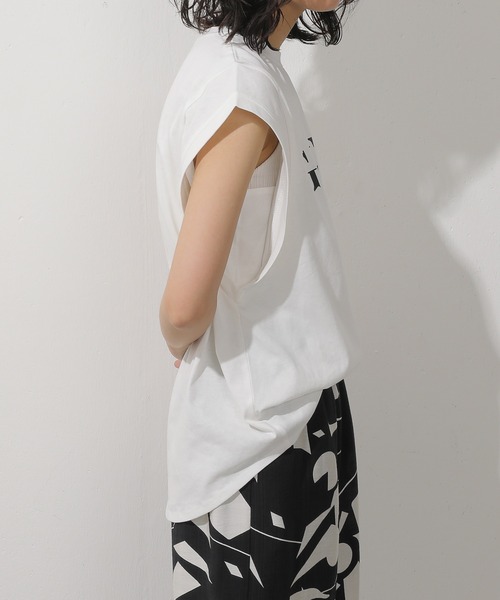 emesuelee(エメスーリー)の「汗染み防止加工 プリントTシャツ USAコットン(Tシャツ/カットソー・レディース・ブラウン/ブラック/オフホワイト・フリー)」の7枚目の写真