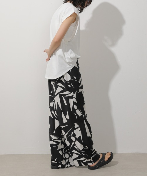 emesuelee(エメスーリー)の「汗染み防止加工 プリントTシャツ USAコットン(Tシャツ/カットソー・レディース・ブラウン/ブラック/オフホワイト・フリー)」の11枚目の写真