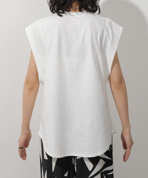 emesuelee(エメスーリー)の「汗染み防止加工 プリントTシャツ USAコットン(Tシャツ/カットソー・レディース・ブラウン/ブラック/オフホワイト・フリー)」の14枚目の写真