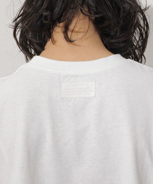 emesuelee(エメスーリー)の「汗染み防止加工 プリントTシャツ USAコットン(Tシャツ/カットソー・レディース・ブラウン/ブラック/オフホワイト・フリー)」の19枚目の写真