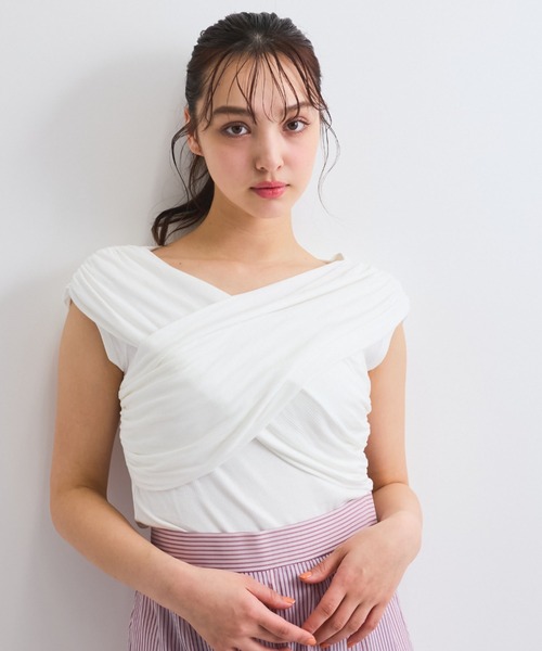 QUEENS COURT（クイーンズコート）の「フロントクロスオフショルカットトップス≪手洗い可能≫（Tシャツ/カットソー・レディース・ブラック/ピンク/オフホワイト・M）」の2枚目の写真