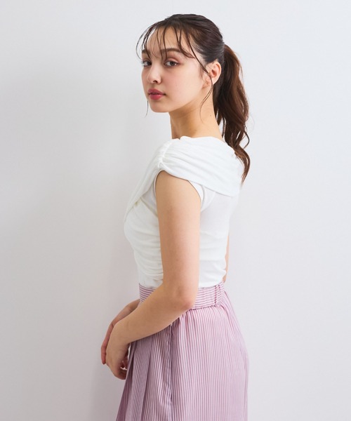 QUEENS COURT（クイーンズコート）の「フロントクロスオフショルカットトップス≪手洗い可能≫（Tシャツ/カットソー・レディース・ブラック/ピンク/オフホワイト・M）」の6枚目の写真