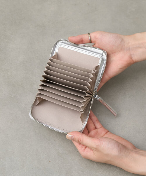 Actually（アクチュアリー）の「【perche ペルケ】パールストラップジャバラカードウォレット（その他小物・レディース・ブラック/シルバー/ゴールド・0）」の11枚目の写真