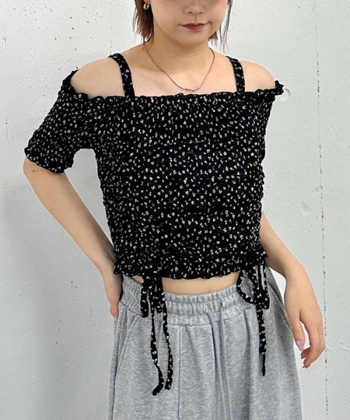 archives(アルシーヴ)の「小花柄カットレースオフショルTOPS(Tシャツ/カットソー・レディース・アイボリー/ブラック・MEDIUM)」の2枚目の写真