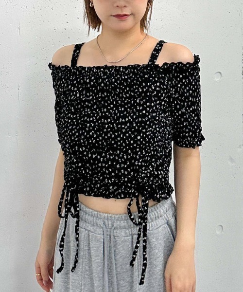 archives(アルシーヴ)の「小花柄カットレースオフショルTOPS(Tシャツ/カットソー・レディース・アイボリー/ブラック・MEDIUM)」の4枚目の写真