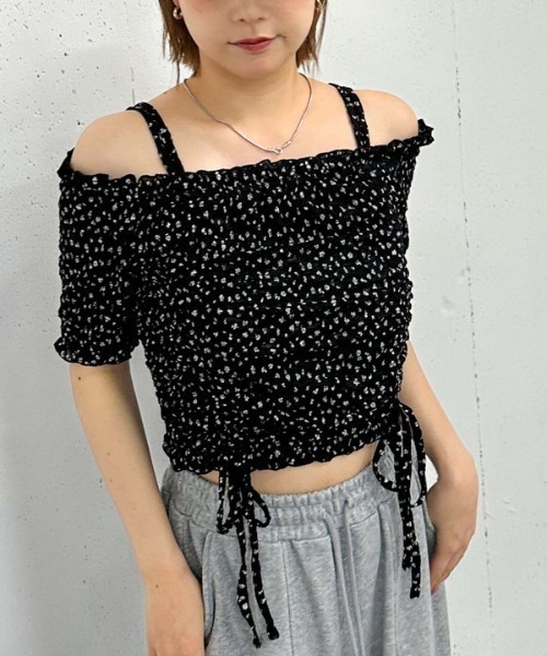 archives(アルシーヴ)の「小花柄カットレースオフショルTOPS(Tシャツ/カットソー・レディース・アイボリー/ブラック・MEDIUM)」の5枚目の写真