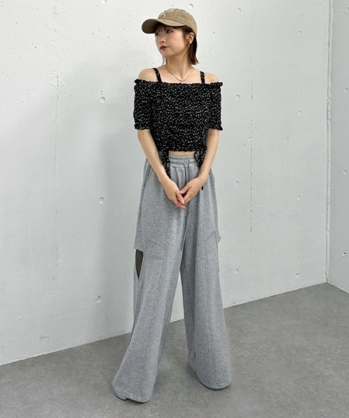 archives(アルシーヴ)の「小花柄カットレースオフショルTOPS(Tシャツ/カットソー・レディース・アイボリー/ブラック・MEDIUM)」の9枚目の写真