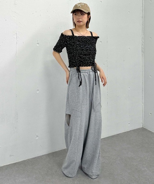archives(アルシーヴ)の「小花柄カットレースオフショルTOPS(Tシャツ/カットソー・レディース・アイボリー/ブラック・MEDIUM)」の10枚目の写真