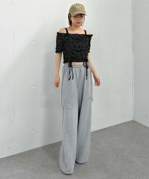 archives(アルシーヴ)の「小花柄カットレースオフショルTOPS(Tシャツ/カットソー・レディース・アイボリー/ブラック・MEDIUM)」の11枚目の写真