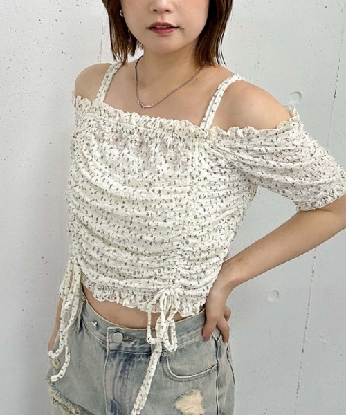 archives(アルシーヴ)の「小花柄カットレースオフショルTOPS(Tシャツ/カットソー・レディース・アイボリー/ブラック・MEDIUM)」の16枚目の写真
