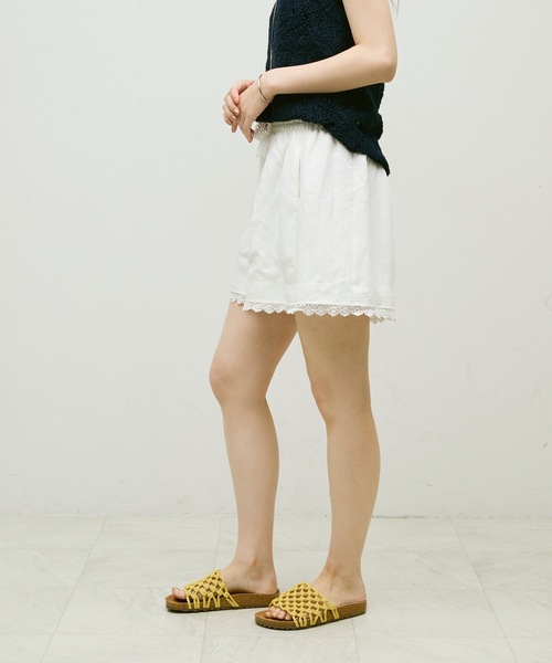 Lutim by u(ルチバイユー)の「Lace detail Bermuda pants / レースディテールバミューダパンツ(その他パンツ・レディース・ブラック/ホワイト・FREE)」の6枚目の写真