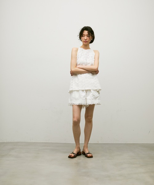 Lutim by u(ルチバイユー)の「Lace detail Bermuda pants / レースディテールバミューダパンツ(その他パンツ・レディース・ブラック/ホワイト・FREE)」の12枚目の写真