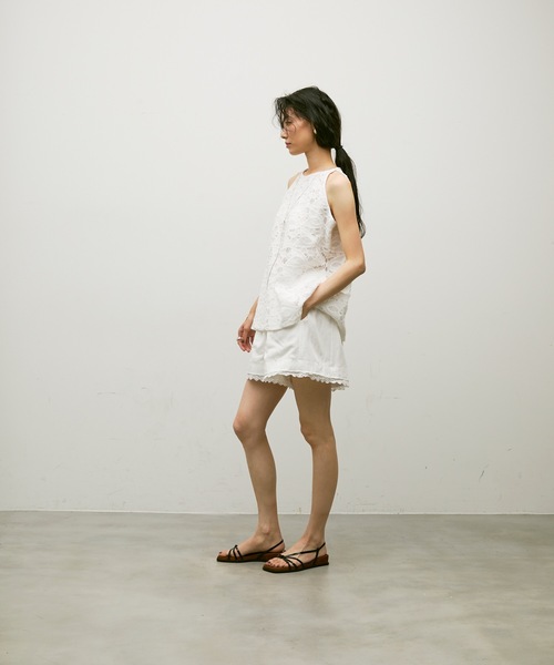 Lutim by u(ルチバイユー)の「Lace detail Bermuda pants / レースディテールバミューダパンツ(その他パンツ・レディース・ブラック/ホワイト・FREE)」の13枚目の写真