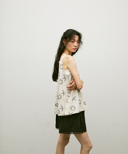 Lutim by u(ルチバイユー)の「Lace detail Bermuda pants / レースディテールバミューダパンツ(その他パンツ・レディース・ブラック/ホワイト・FREE)」の18枚目の写真