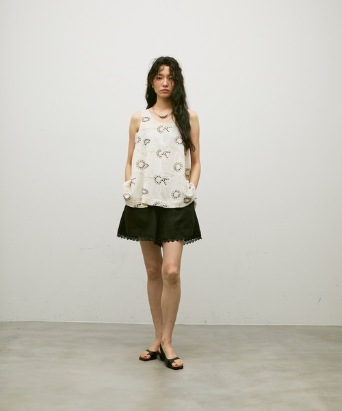 Lutim by u(ルチバイユー)の「Lace detail Bermuda pants / レースディテールバミューダパンツ(その他パンツ・レディース・ブラック/ホワイト・FREE)」の19枚目の写真