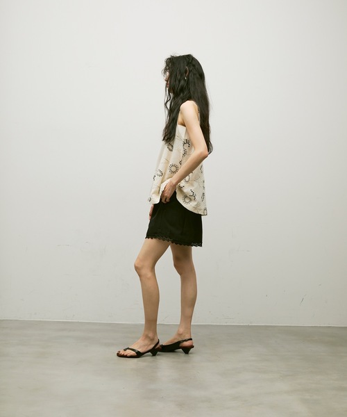 Lutim by u(ルチバイユー)の「Lace detail Bermuda pants / レースディテールバミューダパンツ(その他パンツ・レディース・ブラック/ホワイト・FREE)」の20枚目の写真