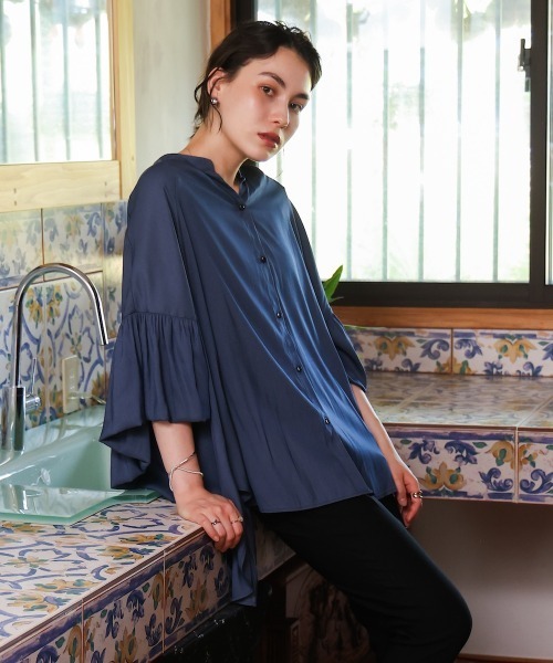 Bou Jeloud（ブージュルード）の「シャンブレーチュニック（チュニック・レディース・ネイビー/グレイッシュベージュ・38）」の2枚目の写真