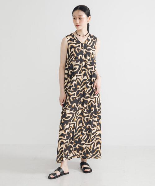 URBAN RESEARCH(アーバンリサーチ)の「SPRINTEXボタニカルプリントワンピース(ワンピース・レディース・ブラック系その他/ブルー系その他・FREE)」の7枚目の写真