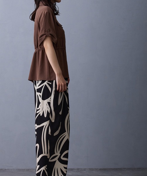 NICOLE white(ニコルホワイト)の「ウエストドロスト半袖シャツ(シャツ/ブラウス・レディース・ブラック/カーキ/モカ・FREE)」の9枚目の写真