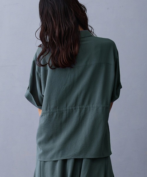 NICOLE white(ニコルホワイト)の「ウエストドロスト半袖シャツ(シャツ/ブラウス・レディース・ブラック/カーキ/モカ・FREE)」の16枚目の写真