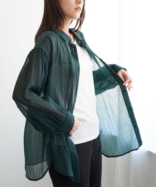 ikka（イッカ）の「シアーバックシャーリングシャツ（シャツ/ブラウス・レディース・チャコールグレー/モカ/ダークグリーン・L/M/S）」の3枚目の写真