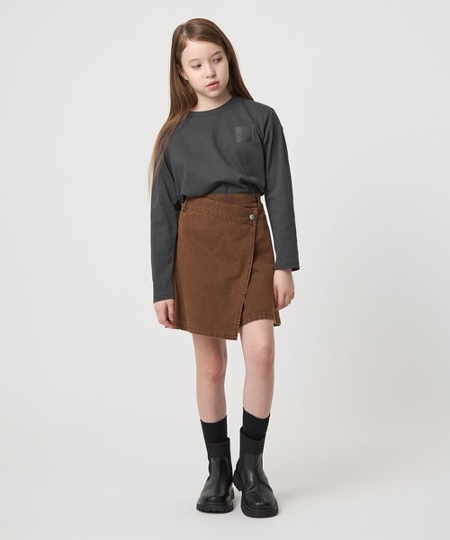 THE NORTH FACE（ザノースフェイス）の「＜THE NORTH FACE＞ロングスリーブ スモールスクエア ロゴティー / キッズ  130cm-160cm（Tシャツ/カットソー・キッズ・モカ/ダークグレー・160cm/130cm/150cm/140cm）」の4枚目の写真