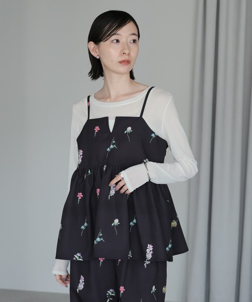 amini(アミニ)の「【2025 AW】花柄プリントビスチェ(キャミソール・レディース・ベージュ/ネイビー/ブラック・MEDIUM)」の2枚目の写真