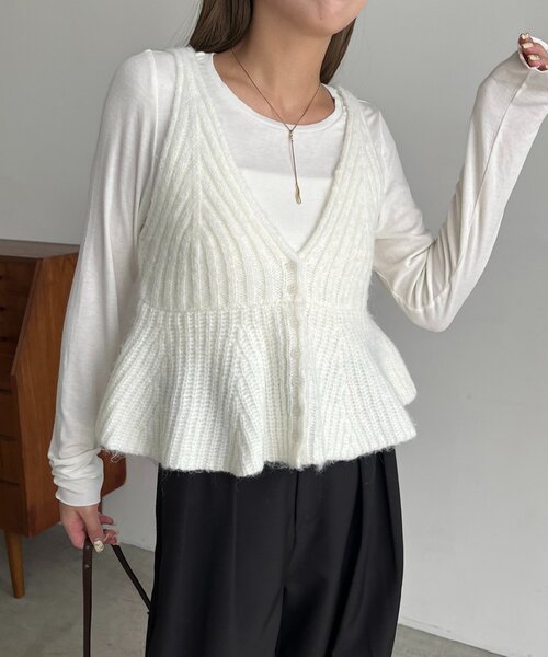 CAPRICIEUX LE'MAGE（カプリシューレマージュ）の「Vネックフレア