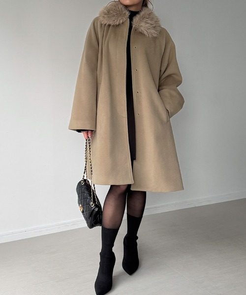 JUNOAH（ジュノア）の「【取り外し可能】フェイクファーカラーシャギーコート（ノーカラーコート・レディース・アイボリー/グレイッシュベージュ/ブラック・SMALL/MEDIUM/LARGE/X-LARGE）」の10枚目の写真