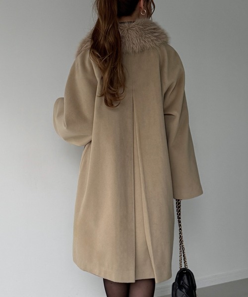 JUNOAH（ジュノア）の「【取り外し可能】フェイクファーカラーシャギーコート（ノーカラーコート・レディース・アイボリー/グレイッシュベージュ/ブラック・SMALL/MEDIUM/LARGE/X-LARGE）」の12枚目の写真