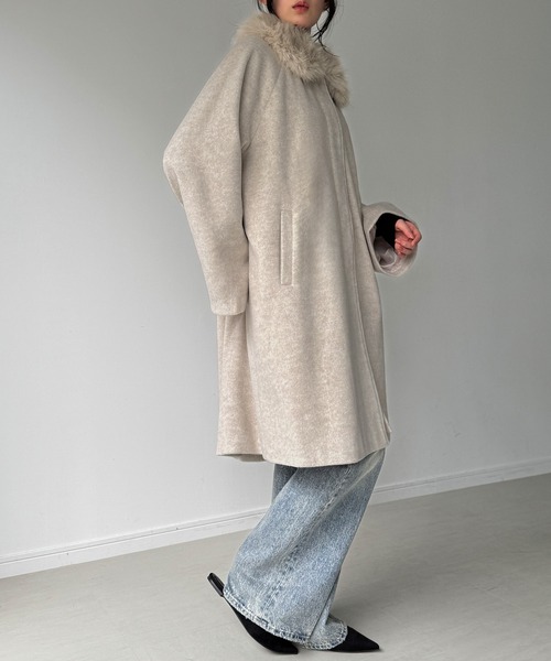 JUNOAH（ジュノア）の「【取り外し可能】フェイクファーカラーシャギーコート（ノーカラーコート・レディース・アイボリー/グレイッシュベージュ/ブラック・SMALL/MEDIUM/LARGE/X-LARGE）」の22枚目の写真