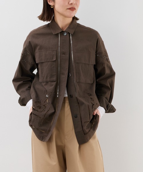 MICA&DEAL（マイカ＆ディール）の「インド刺繍ミリタリージャケット（シャツ/ブラウス・レディース・ブラック/オフホワイト/ブラウン・FREE）」の3枚目の写真