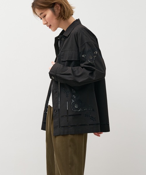 MICA&DEAL（マイカ＆ディール）の「インド刺繍ミリタリージャケット（シャツ/ブラウス・レディース・ブラック/オフホワイト/ブラウン・FREE）」の13枚目の写真